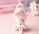 em-be-thien-su-dang-ngoi-canh-nho-hong