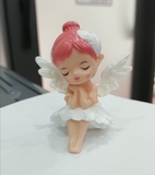 em-be-thien-su-dang-ngoi-canh-nho-hong