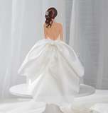 cam-co-gai-vay-gia-mau-trang