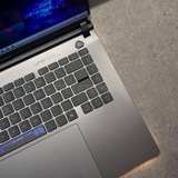 Asus ROG Strix G16 - Bàn phím phải