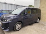 TOYOTA-VOXY-