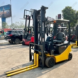 Komatsu 1,5 tấn điện ngồi lái 2014, bình Kobe 2024 tốt