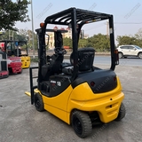 Komatsu 1,8 tấn điện ngồi lái 2013 cột 4 mét chui công