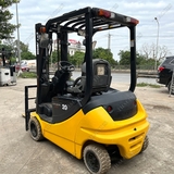 Xe nâng Komatsu 2.0 tấn điện ngồi lái dịch từng càng