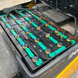 Xe nâng Komatsu 2.0 tấn điện ngồi lái dịch từng càng