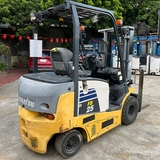 Xe nâng Komatsu 2,5 tấn điện ngồi lái dịch giá