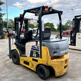 Xe nâng Komatsu 2,5 tấn điện ngồi lái dịch giá