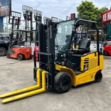 Xe nâng Komatsu 2,5 tấn điện ngồi lái bình khô