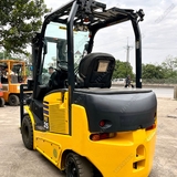 Xe nâng Komatsu 2,5 tấn điện ngồi lái bình khô