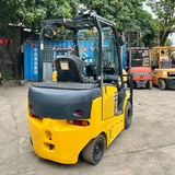 Xe nâng Komatsu 2,5 tấn điện ngồi lái bình khô