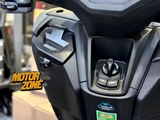 Nắp che hộc đồ Yamaha Nmax 155 2025+ Kèm móc treo đồ