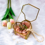 Hộp đa giác hình trái tim mạ vàng - kèm hoa