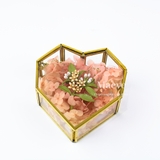 Hộp đa giác hình trái tim mạ vàng - kèm hoa