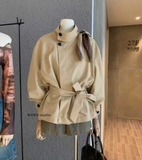 ÁO KHOÁC MĂNG TÔ WGWE CỔ CAO CÓ ĐAI EO FREESIZE W7045