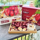 TÁO ĐỎ TÂN CƯƠNG DELI HỘP 1KG KÈM TÚI