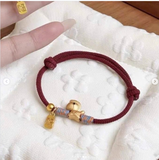 VÒNG TAY THỪNG ĐỎ CHARM NGỰA AGOVSKI