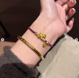 VÒNG TAY THỪNG ĐỎ CHARM NGỰA AGOVSKI