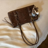 TÚI ĐEO VAI CHIO2ND NÂU KÈM GẤU CD33319