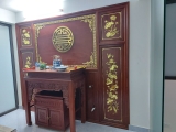 vách ngăn thờ gỗ gõ KT: dài 3m08 x cao 2m50
