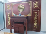 vách ngăn thờ gỗ gõ KT: dài 3m08 x cao 2m50
