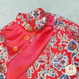 ao-dai-be-trai-hoa-van-mau-do-kieu-dang-cach-tan-ket-hop-truyen-thong-mamla