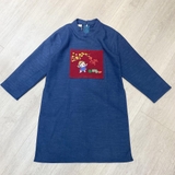 ao-dai-be-trai-xanh-duong-theu-tay-vai-nhung-mem-mai-truyen-thong-mamla