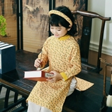 ao-dai-be-gai-hoa-nho-kem-quan-va-man-vai-nhung-mem-mai-truyen-thong-mamla