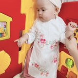 ao-dai-be-gai-theu-hoa-truyen-thong-chat-to-dui-mem-min-mat-ao-kem-quan-mamla