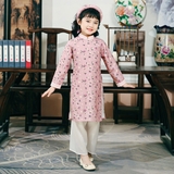 ao-dai-be-gai-hoa-nho-kem-quan-va-man-vai-nhung-mem-mai-truyen-thong-mamla