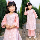 set-ao-dai-be-gai-in-hinh-cuc-hoa-mi-xinh-xan-ao-kem-quan-mamla