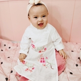 ao-dai-be-gai-theu-hoa-truyen-thong-chat-to-dui-mem-min-mat-ao-kem-quan-mamla
