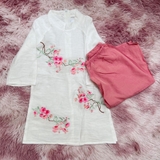 ao-dai-be-gai-theu-hoa-truyen-thong-chat-to-dui-mem-min-mat-ao-kem-quan-mamla