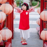 ao-dai-cach-tan-be-gai-tay-phoi-voan-theu-noi-bat-mamla