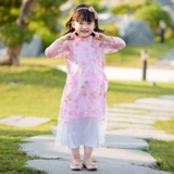 ao-dai-cach-tan-cho-be-gai-kem-vay-2-lop-ren-hinh-chim-en-mamla