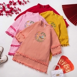 ao-dai-be-gai-linen-phoi-ren-pon-pon-theu-hinh-chim-va-hoa-co-kem-quan-lua-cuc-x