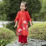ao-dai-be-gai-truyen-thong-tay-cach-tan-nhe-hinh-hoa-sen-vai-to-anh-mem-mai-phoi
