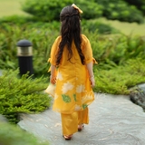 ao-dai-be-gai-truyen-thong-tay-cach-tan-nhe-hinh-hoa-sen-vai-to-anh-mem-mai-phoi