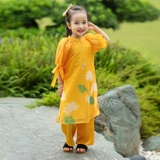 ao-dai-be-gai-truyen-thong-tay-cach-tan-nhe-hinh-hoa-sen-vai-to-anh-mem-mai-phoi