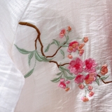 ao-dai-be-gai-theu-hoa-truyen-thong-chat-to-dui-mem-min-mat-ao-kem-quan-mamla