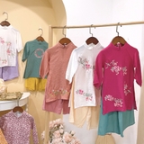 ao-dai-be-gai-theu-hoa-truyen-thong-chat-to-dui-mem-min-mat-ao-kem-quan-mamla