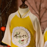 ao-dai-vang-be-trai-be-gai-theu-tet-chat-dui-phoi-lua-van-may-mem-mat-tham-hut-t