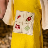 ao-dai-vang-be-trai-be-gai-theu-tet-chat-dui-phoi-lua-van-may-mem-mat-tham-hut-t