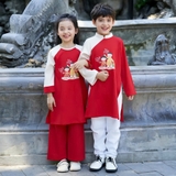 ao-dai-doi-be-trai-be-gai-mac-cap-mau-do-vai-lua-cheo-mem-in-hinh-tet-2-em-be-ma