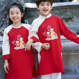 ao-dai-doi-be-trai-be-gai-mac-cap-mau-do-vai-lua-cheo-mem-in-hinh-tet-2-em-be-ma
