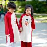 ao-dai-doi-be-trai-be-gai-mac-cap-vai-nhung-tex-mem-in-hinh-tet-mamla