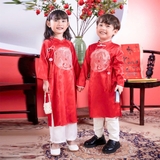ao-dai-doi-be-trai-be-gai-mac-cap-theu-hinh-long-phuong-chat-gam-han-mem-mau-do-
