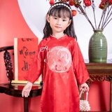 ao-dai-doi-be-trai-be-gai-mac-cap-theu-hinh-long-phuong-chat-gam-han-mem-mau-do-
