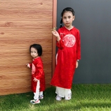 ao-dai-doi-be-trai-be-gai-mac-cap-theu-hinh-long-phuong-chat-gam-han-mem-mau-do-