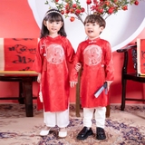 ao-dai-doi-be-trai-be-gai-mac-cap-theu-hinh-long-phuong-chat-gam-han-mem-mau-do-