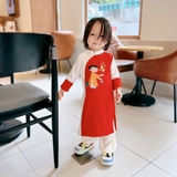 ao-dai-doi-be-trai-be-gai-mac-cap-vai-lua-cheo-mem-mau-do-in-hinh-em-be-tet-kem-
